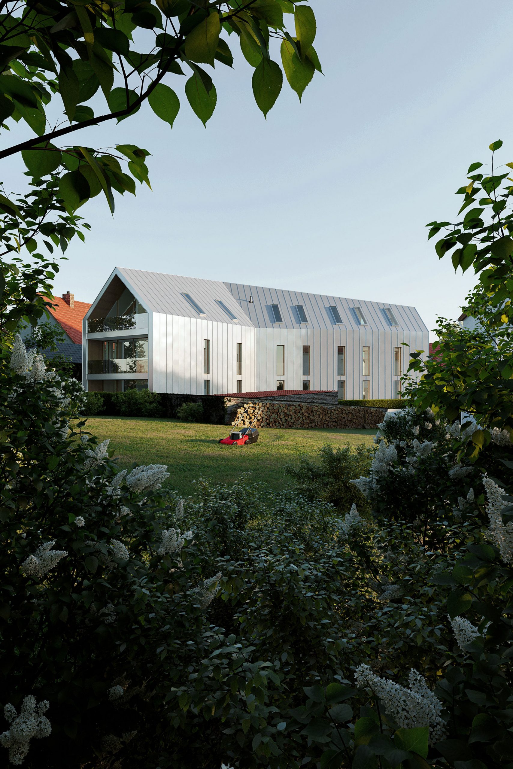 Perspektive von der Gartenseite auf das Mehrfamilienhauses in der Oberpfalz.