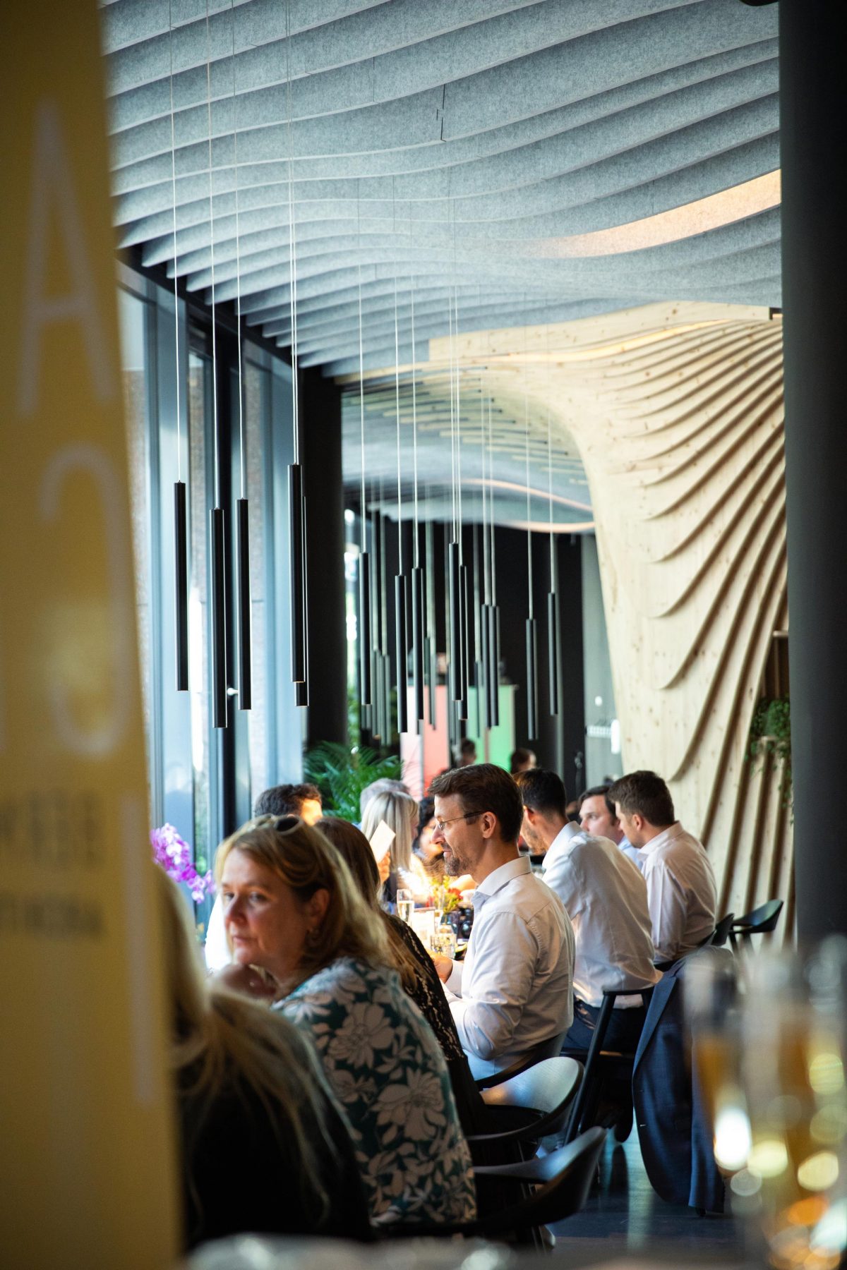 Der Gastraum des Restaurants Fuji Yama in Nürnberg entworfen von der Bermüller+Niemeyer Architekturwerkstatt aus Nürnberg.